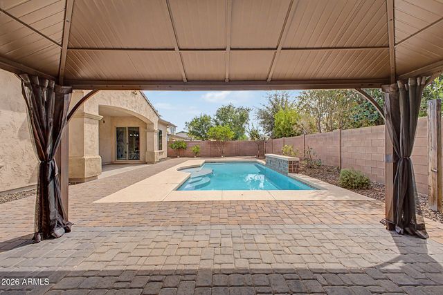 2937 E LONGHORN Drive, Gilbert, AZ 85297