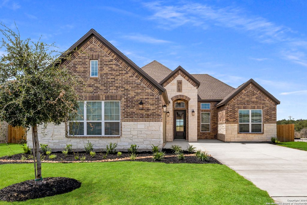 190 Azalea Alley, Castroville, TX 78009