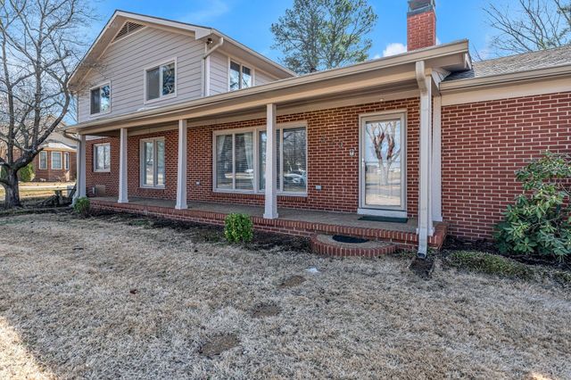 335 Robins St, Lawrenceburg, TN 38464