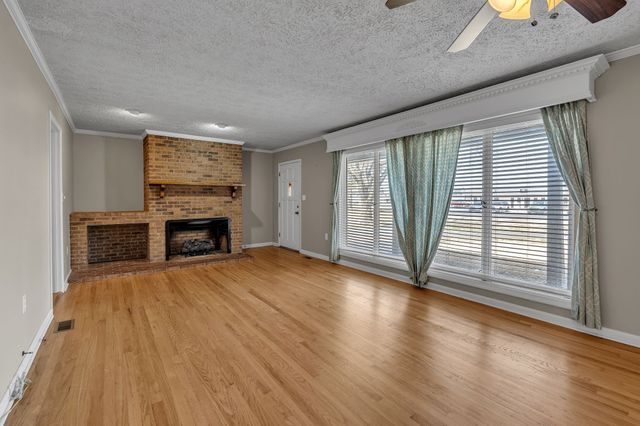 335 Robins St, Lawrenceburg, TN 38464