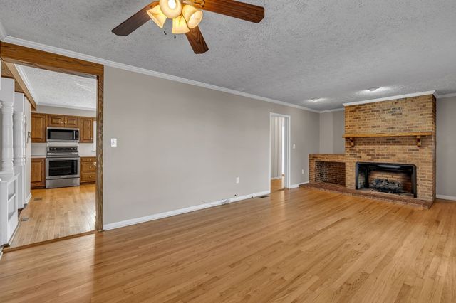 335 Robins St, Lawrenceburg, TN 38464