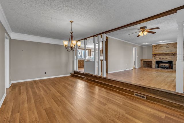 335 Robins St, Lawrenceburg, TN 38464