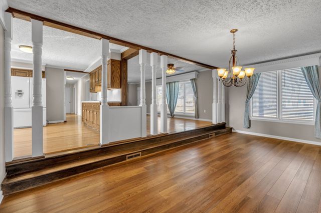 335 Robins St, Lawrenceburg, TN 38464
