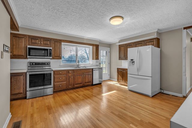 335 Robins St, Lawrenceburg, TN 38464