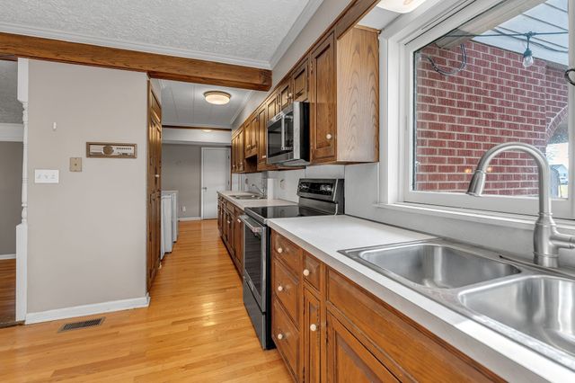 335 Robins St, Lawrenceburg, TN 38464