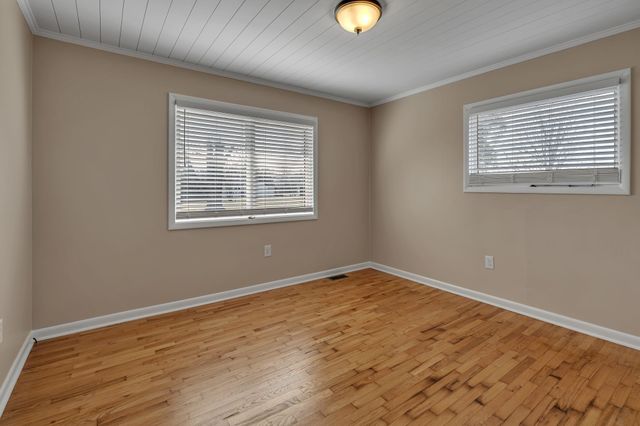 335 Robins St, Lawrenceburg, TN 38464