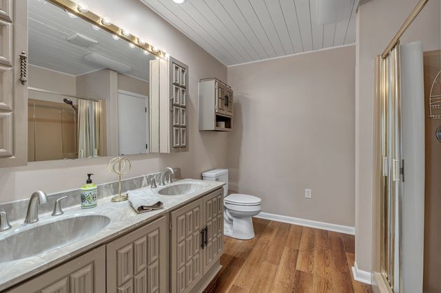 335 Robins St, Lawrenceburg, TN 38464