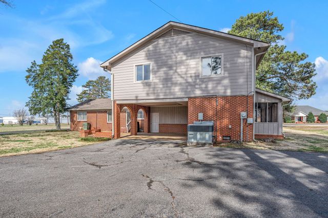 335 Robins St, Lawrenceburg, TN 38464