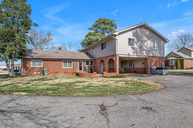 335 Robins St, Lawrenceburg, TN 38464
