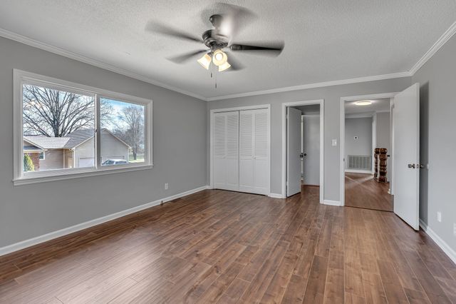 335 Robins St, Lawrenceburg, TN 38464