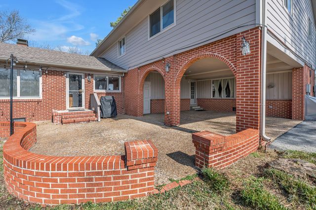 335 Robins St, Lawrenceburg, TN 38464