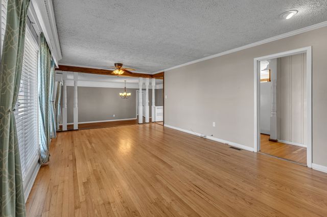 335 Robins St, Lawrenceburg, TN 38464
