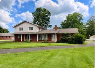 335 Robins St, Lawrenceburg, TN 38464