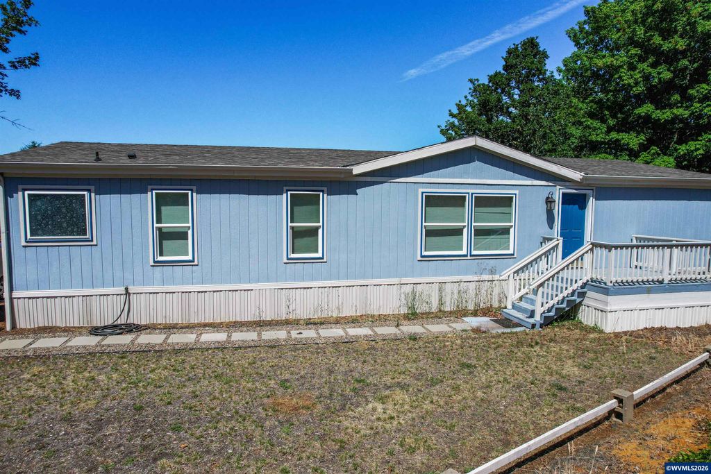 Image 11 of property listing at 1848 Cochrane Ln, Dallas, OR 97338