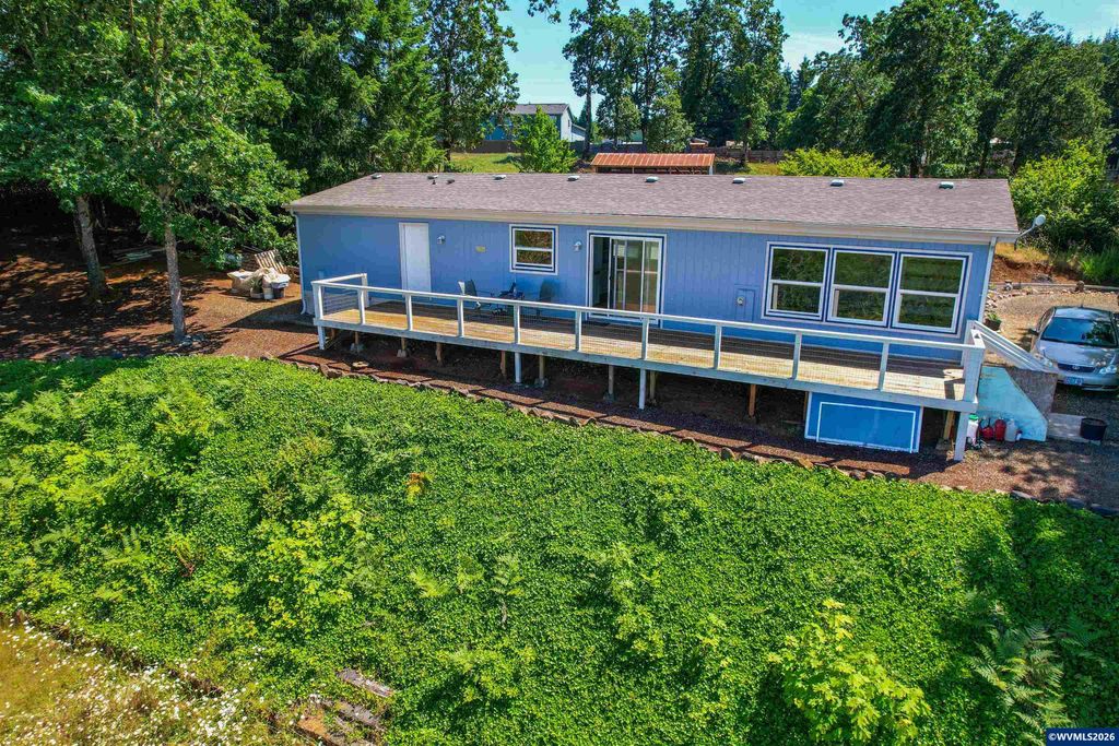 Image 12 of property listing at 1848 Cochrane Ln, Dallas, OR 97338