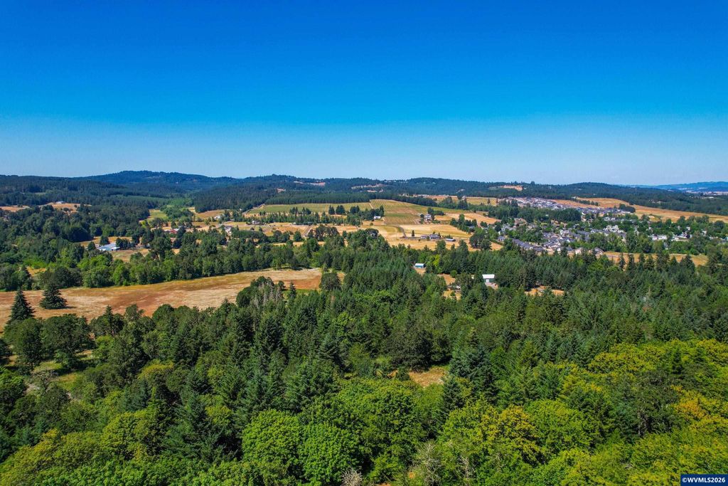 Image 19 of property listing at 1848 Cochrane Ln, Dallas, OR 97338