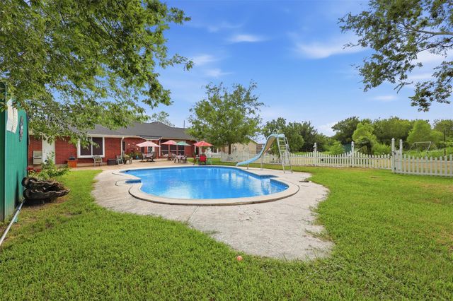 6803 Dogwood Street, Manvel, TX 77578