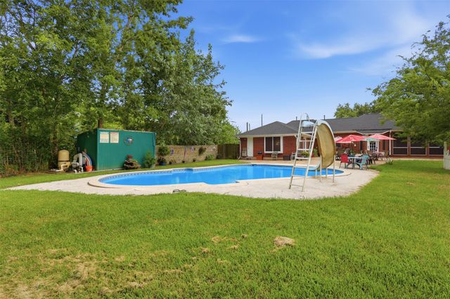 6803 Dogwood Street, Manvel, TX 77578