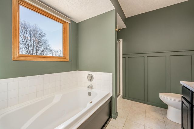 1949 N Stoney Point Ct, Wichita, KS 67212