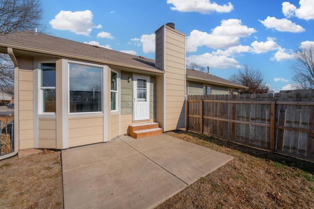 1949 N Stoney Point Ct, Wichita, KS 67212