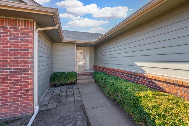 1949 N Stoney Point Ct, Wichita, KS 67212