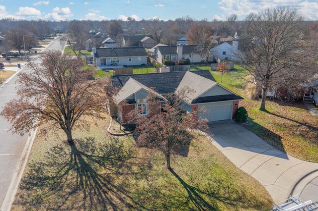 1949 N Stoney Point Ct, Wichita, KS 67212