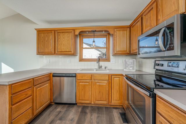 1949 N Stoney Point Ct, Wichita, KS 67212