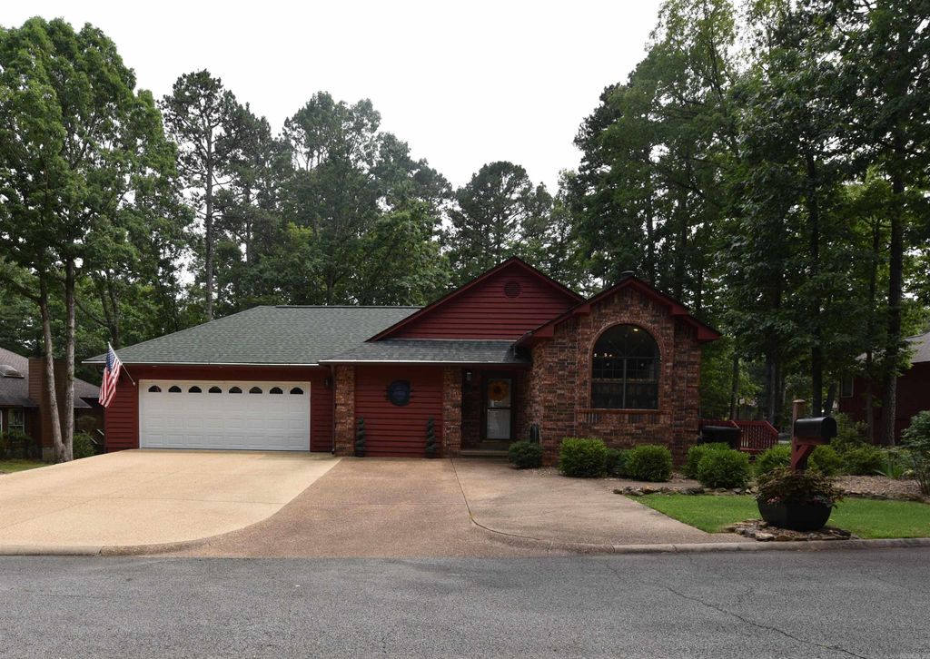 114 Fair Oaks Dr, Fairfield Bay, AR 72088