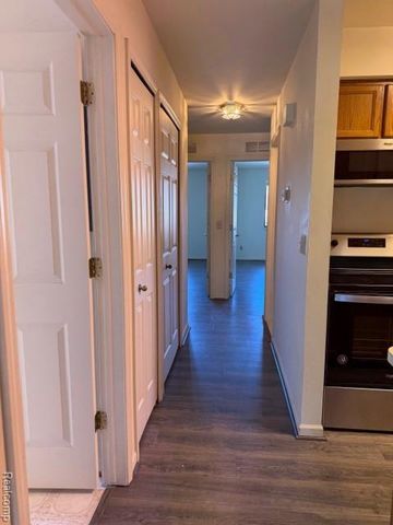 16525 Woodlane 138, Fraser, MI 48026