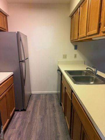 16525 Woodlane 138, Fraser, MI 48026