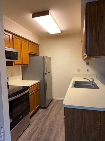 16525 Woodlane 138, Fraser, MI 48026