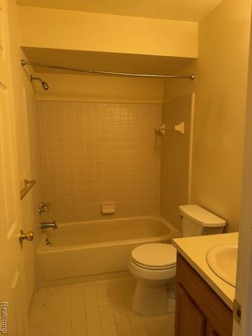 16525 Woodlane 138, Fraser, MI 48026