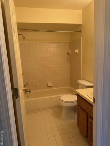 16525 Woodlane 138, Fraser, MI 48026