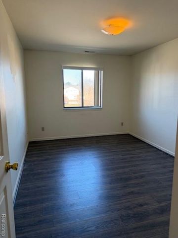 16525 Woodlane 138, Fraser, MI 48026