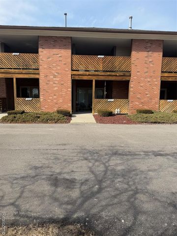 16525 Woodlane 138, Fraser, MI 48026