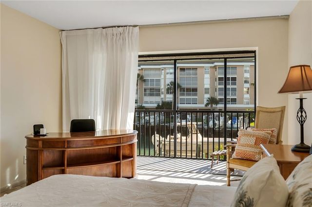 881 Panama CT 202, Marco Island, FL 34145