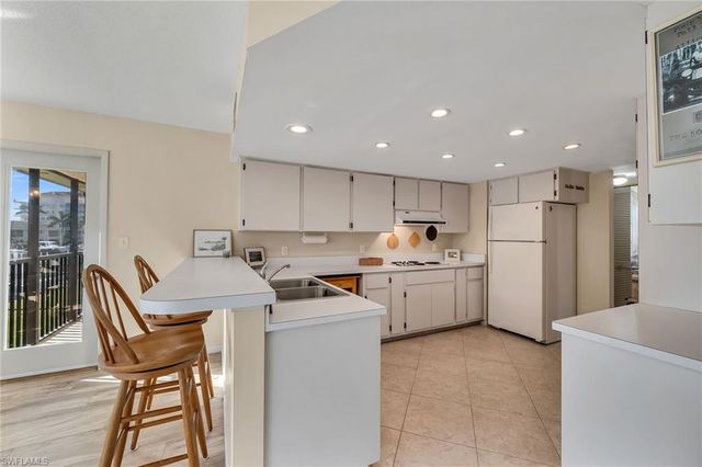 881 Panama CT 202, Marco Island, FL 34145