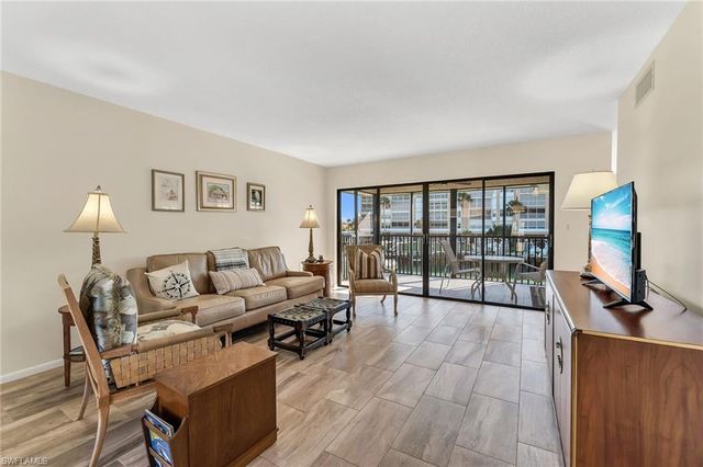 881 Panama CT 202, Marco Island, FL 34145