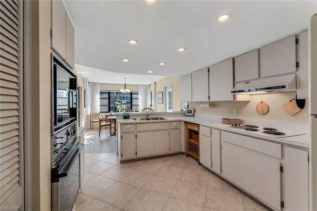 881 Panama CT 202, Marco Island, FL 34145