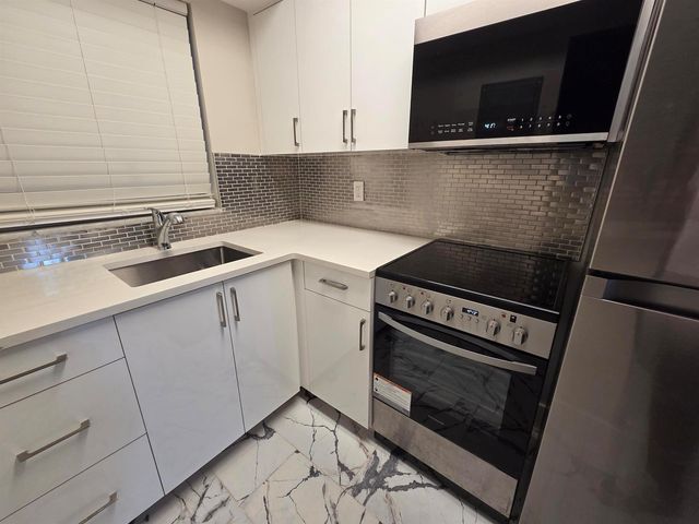 5630 NE 18th Avenue 204, Fort Lauderdale, FL 33334