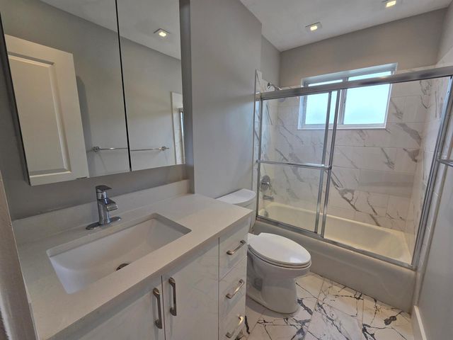 5630 NE 18th Avenue 204, Fort Lauderdale, FL 33334