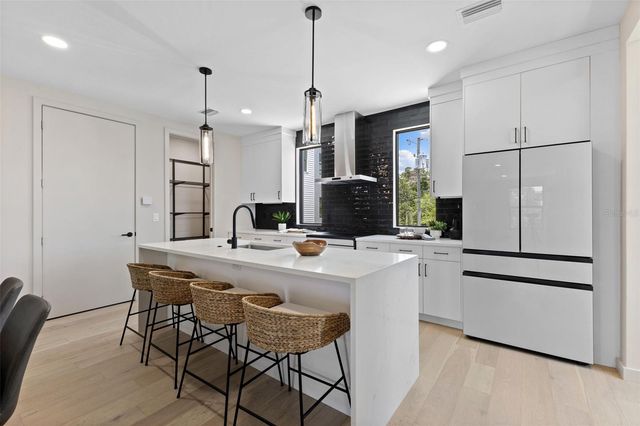 2211 16TH STREET N, St Petersburg, FL 33704