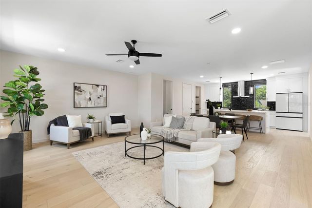 2211 16TH STREET N, St Petersburg, FL 33704