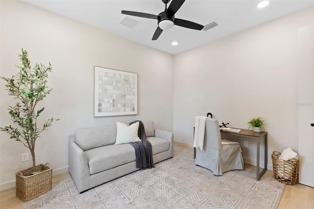 2211 16TH STREET N, St Petersburg, FL 33704