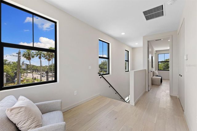 2211 16TH STREET N, St Petersburg, FL 33704