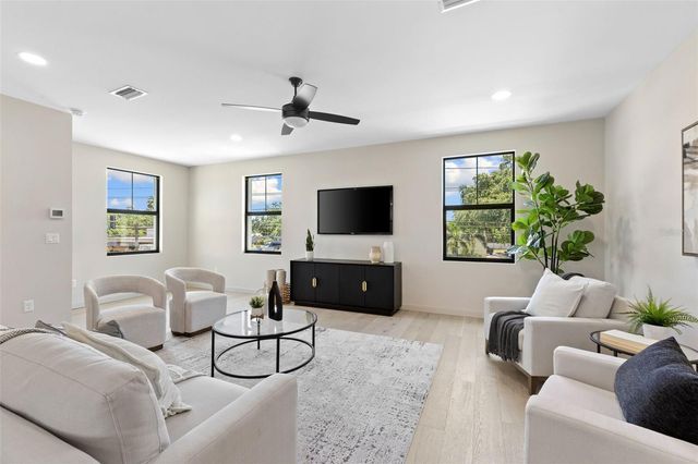 2211 16TH STREET N, St Petersburg, FL 33704