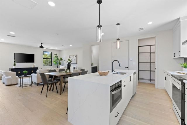 2211 16TH STREET N, St Petersburg, FL 33704