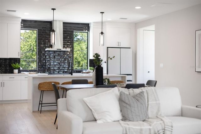 2211 16TH STREET N, St Petersburg, FL 33704