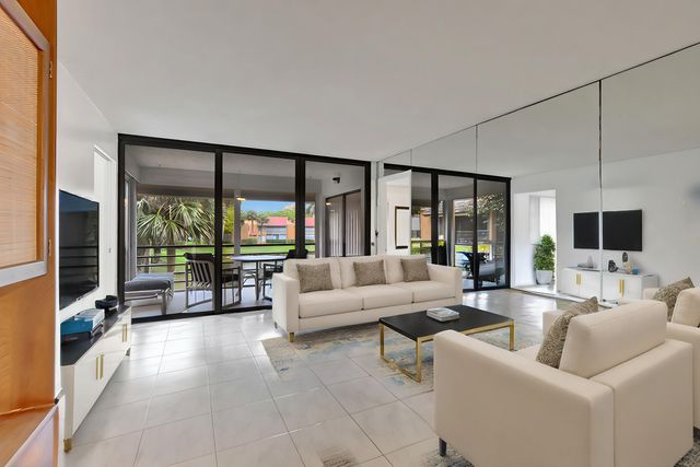 11255 Green Lake Drive 202, Boynton Beach, FL 33437