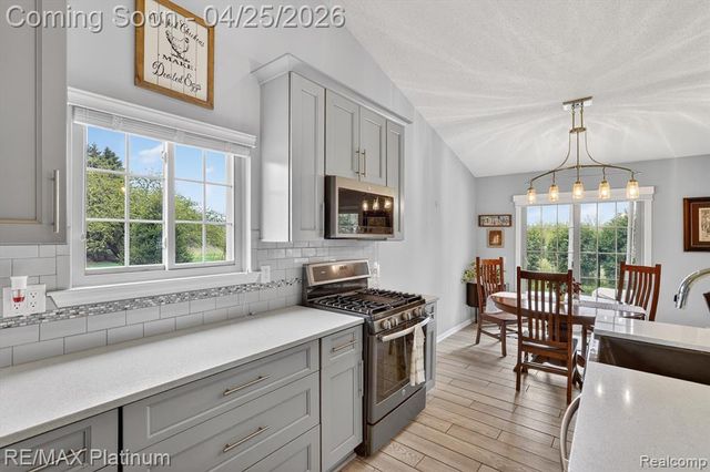 22290 Quail Run Circle 6, South Lyon, MI 48178